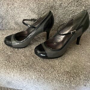 Elegant Black and Gray Women's Heels